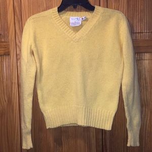 Yellow vintage V-neck sweater Medium